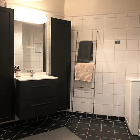 Sentral Loftsleilighet Med Solfylt Utetplass