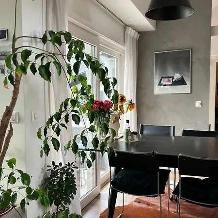 Sentral Loftsleilighet Med Solfylt Utetplass